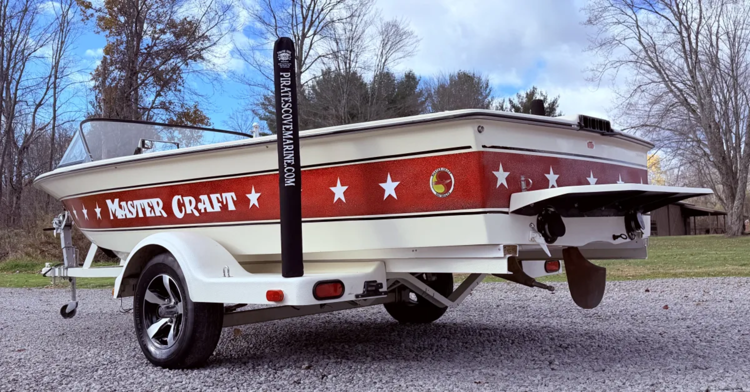 1980 Mastercraft Skier 19 Stars and Stripes