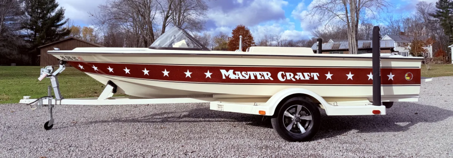 1980 Mastercraft Skier 19 Stars and Stripes