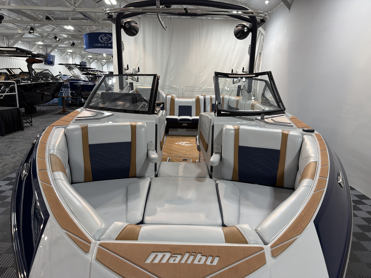 2025 Malibu 23 LSV
