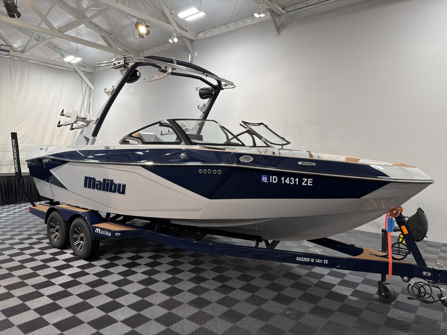 2025 Malibu 23 LSV