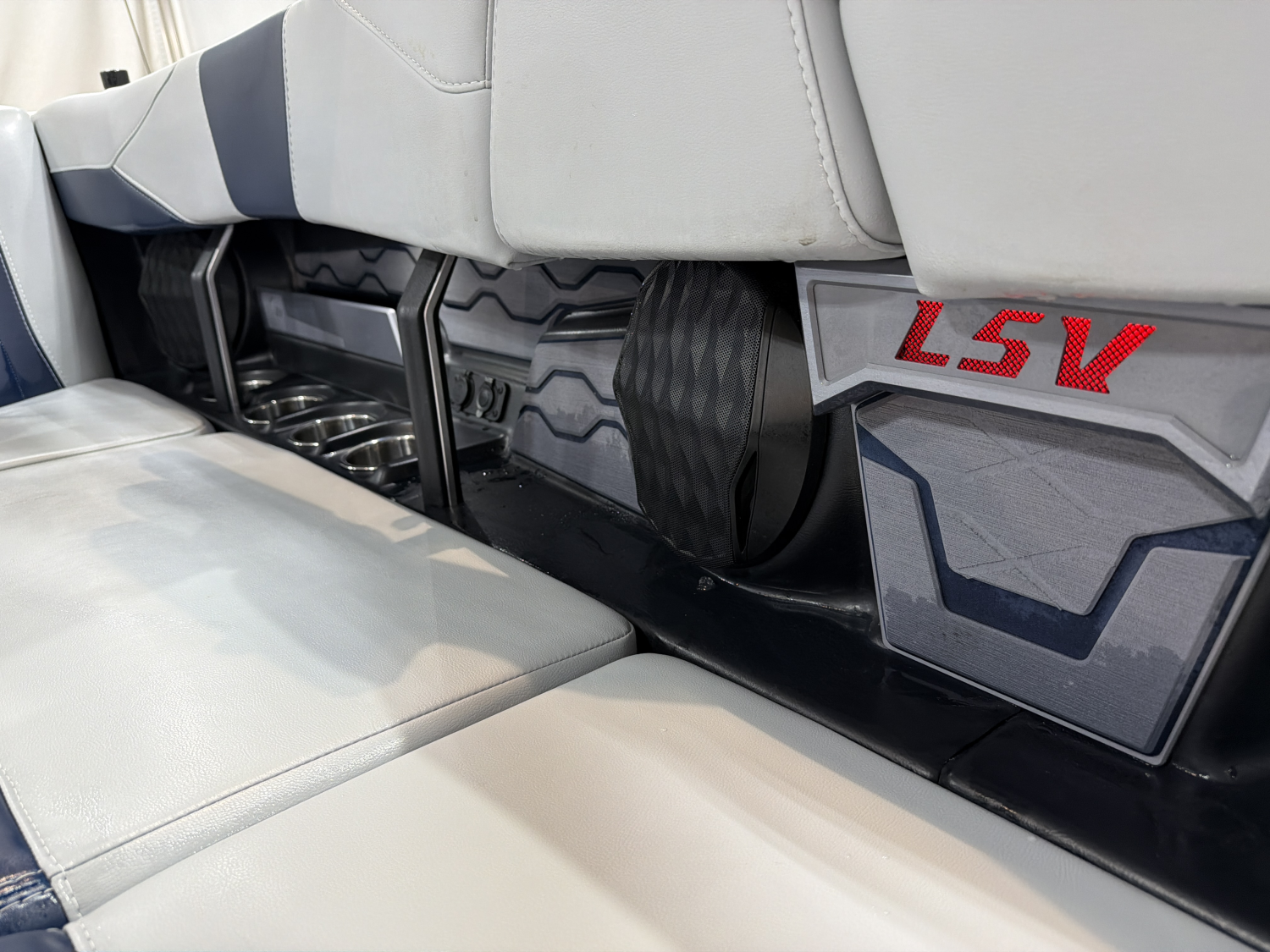 2025 Malibu 23 LSV