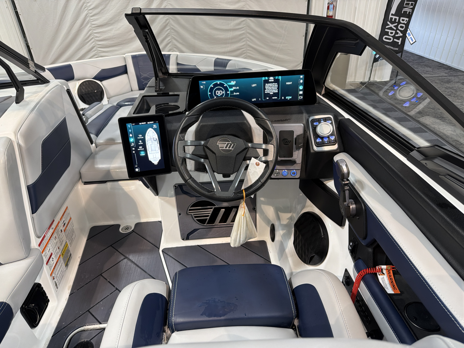 2025 Malibu 23 LSV