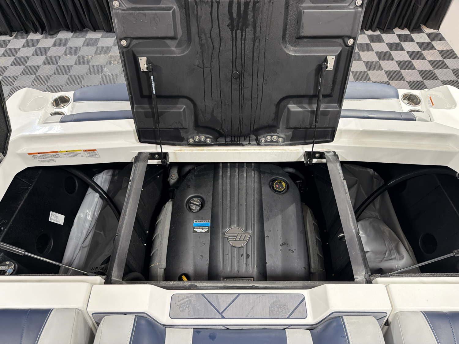 2025 Malibu 23 LSV