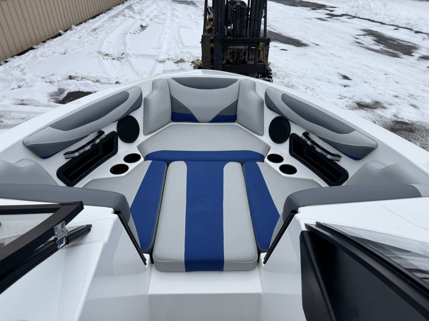 2021 Axis Wake Research T22