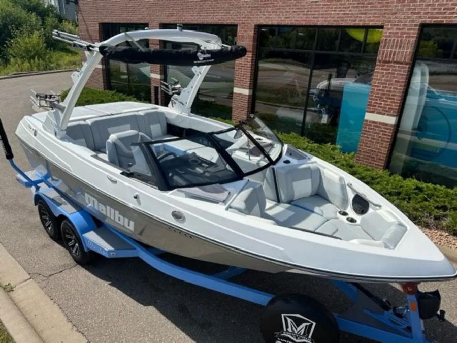 2025 Malibu Boats Wakesetter VTX for sale in Baxter, Minnesota
