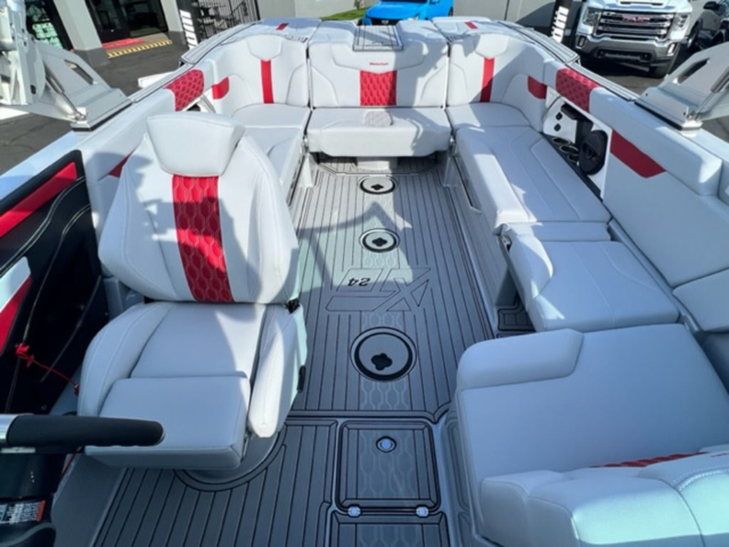 2024 Mastercraft XT24