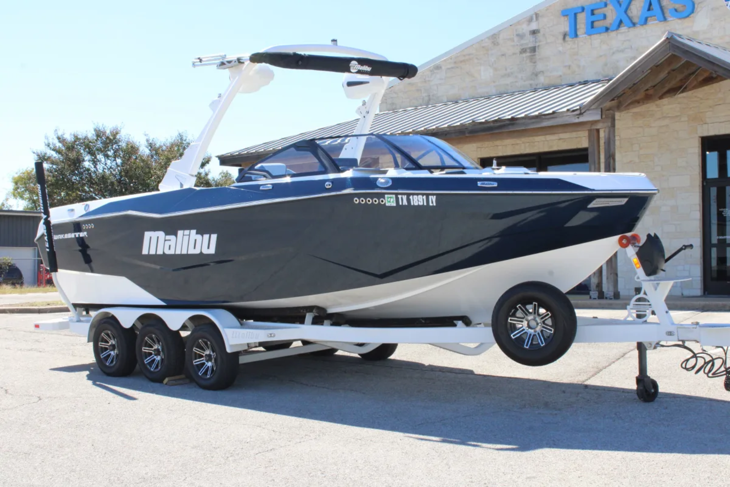 2025 Malibu 25 LSV