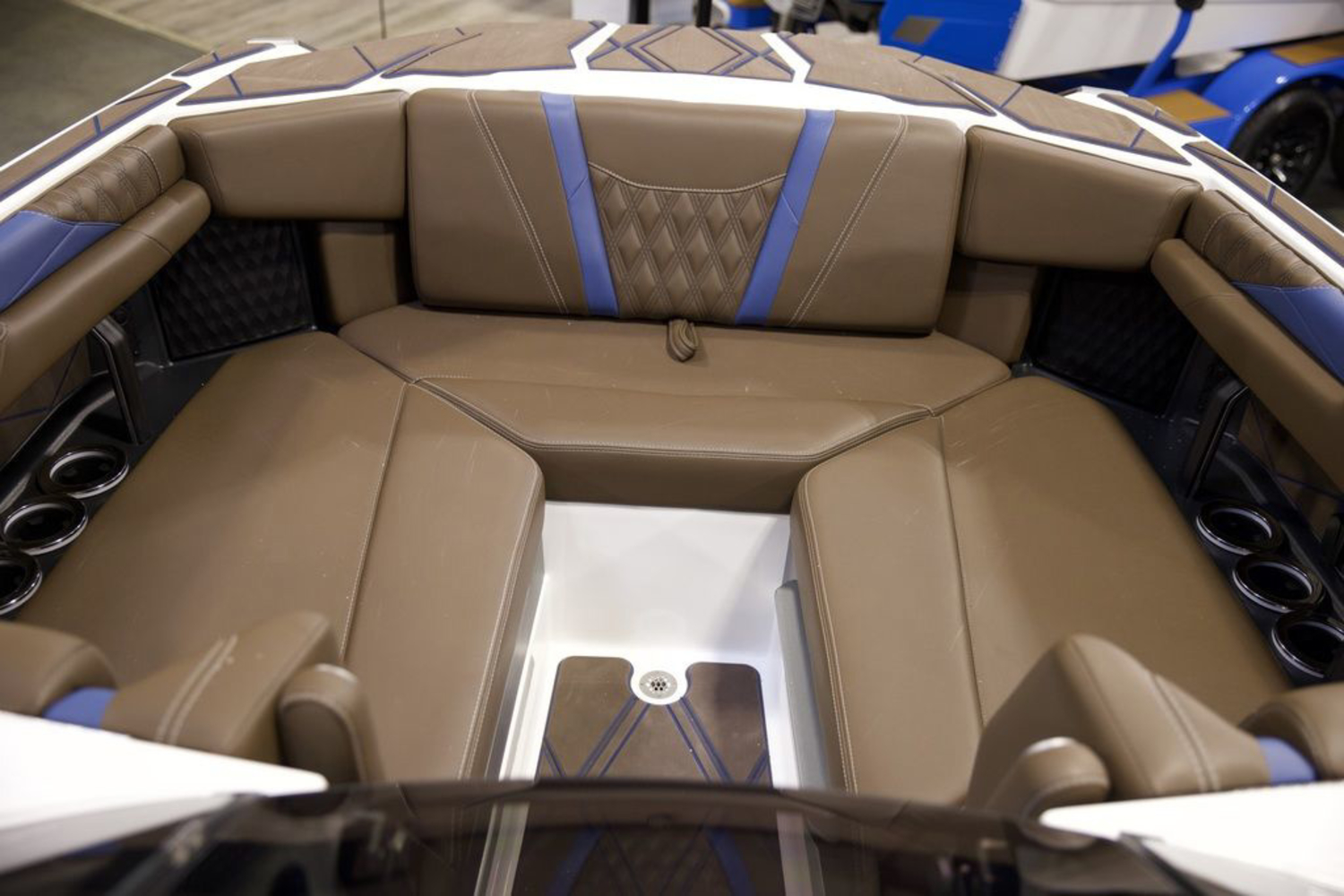 2026 Malibu Boats M242