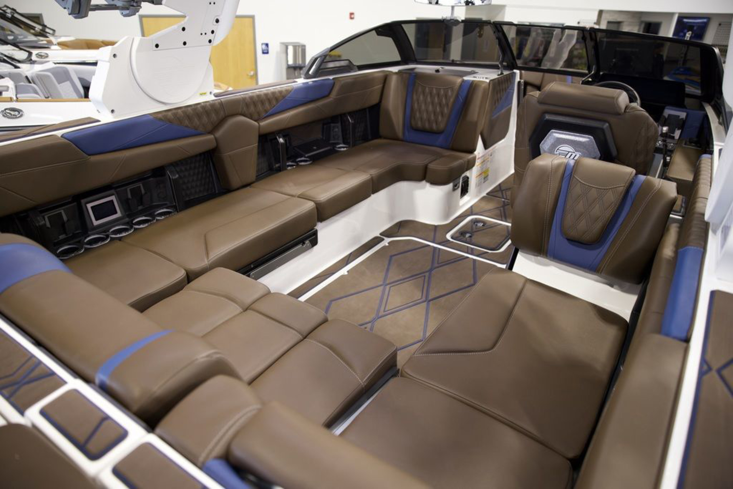 2026 Malibu Boats M242
