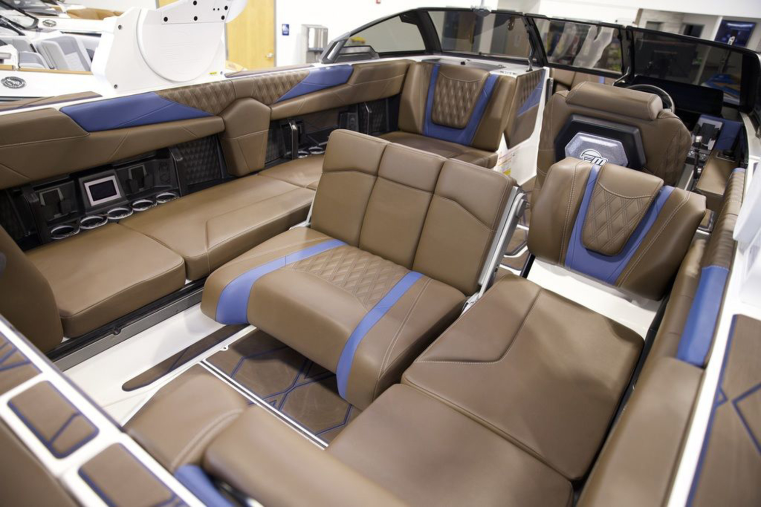 2026 Malibu Boats M242