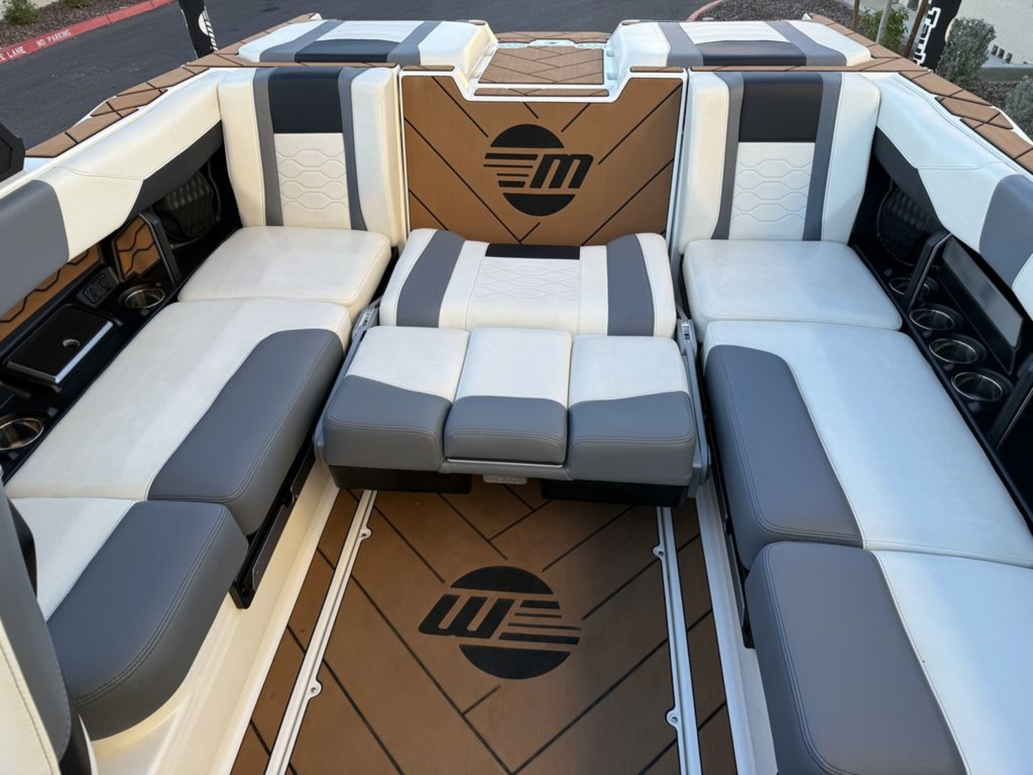 2024 Malibu Boats 23 LSV
