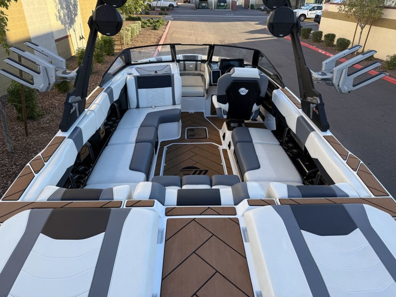 2024 Malibu Boats 23 LSV