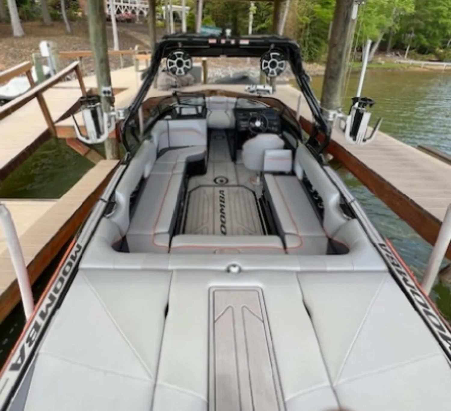 2020 MOOMBA MOJO WITH 85 HRS 