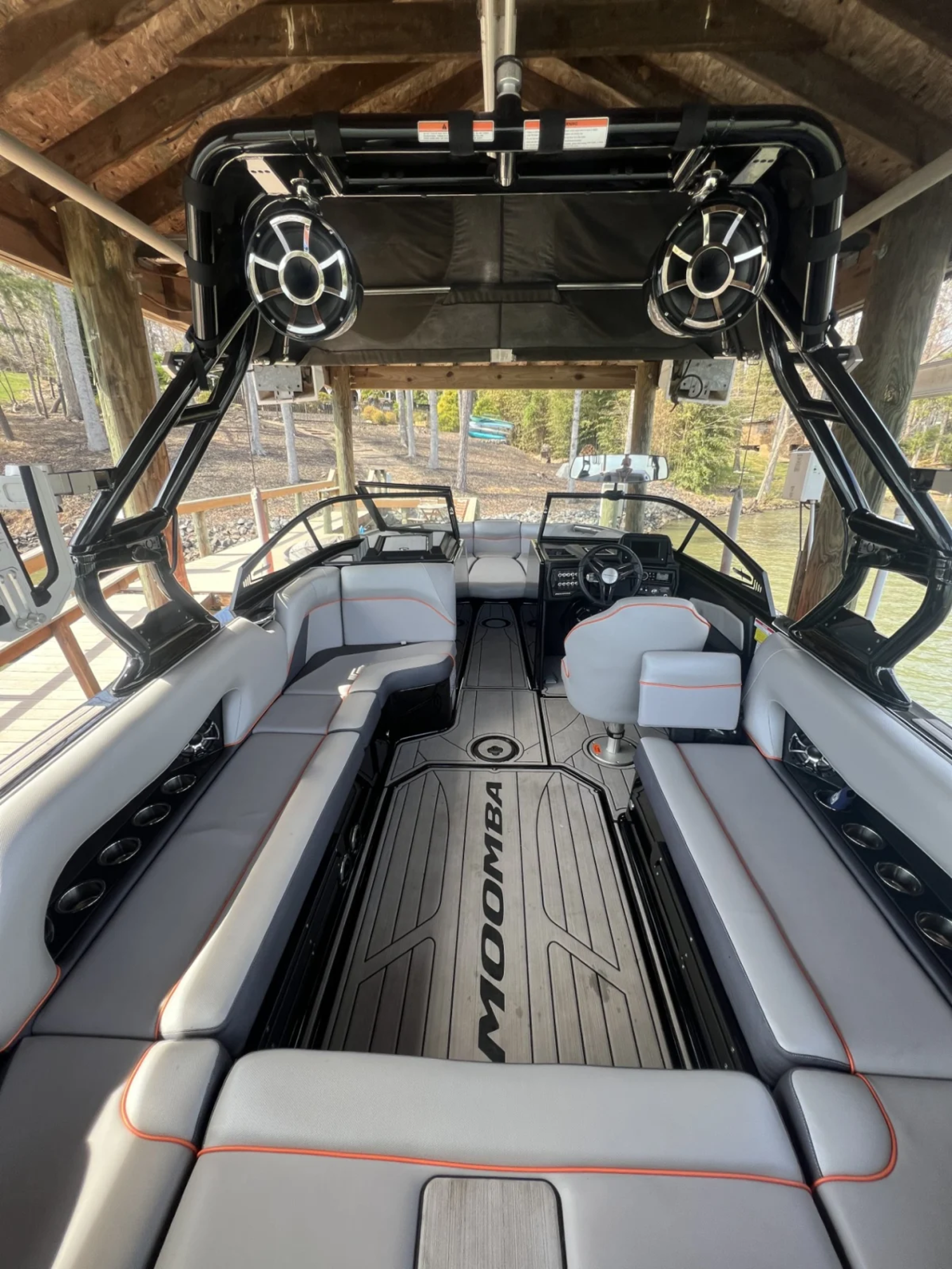 2020 MOOMBA MOJO WITH 85 HRS 