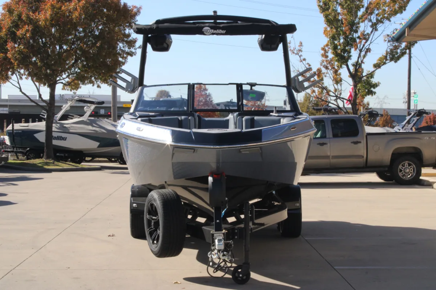 2026 Malibu 23 LSV