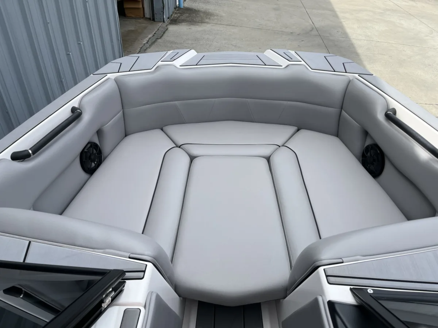 CLEAN LIKE NEW 2024 MOOMBA MAX 