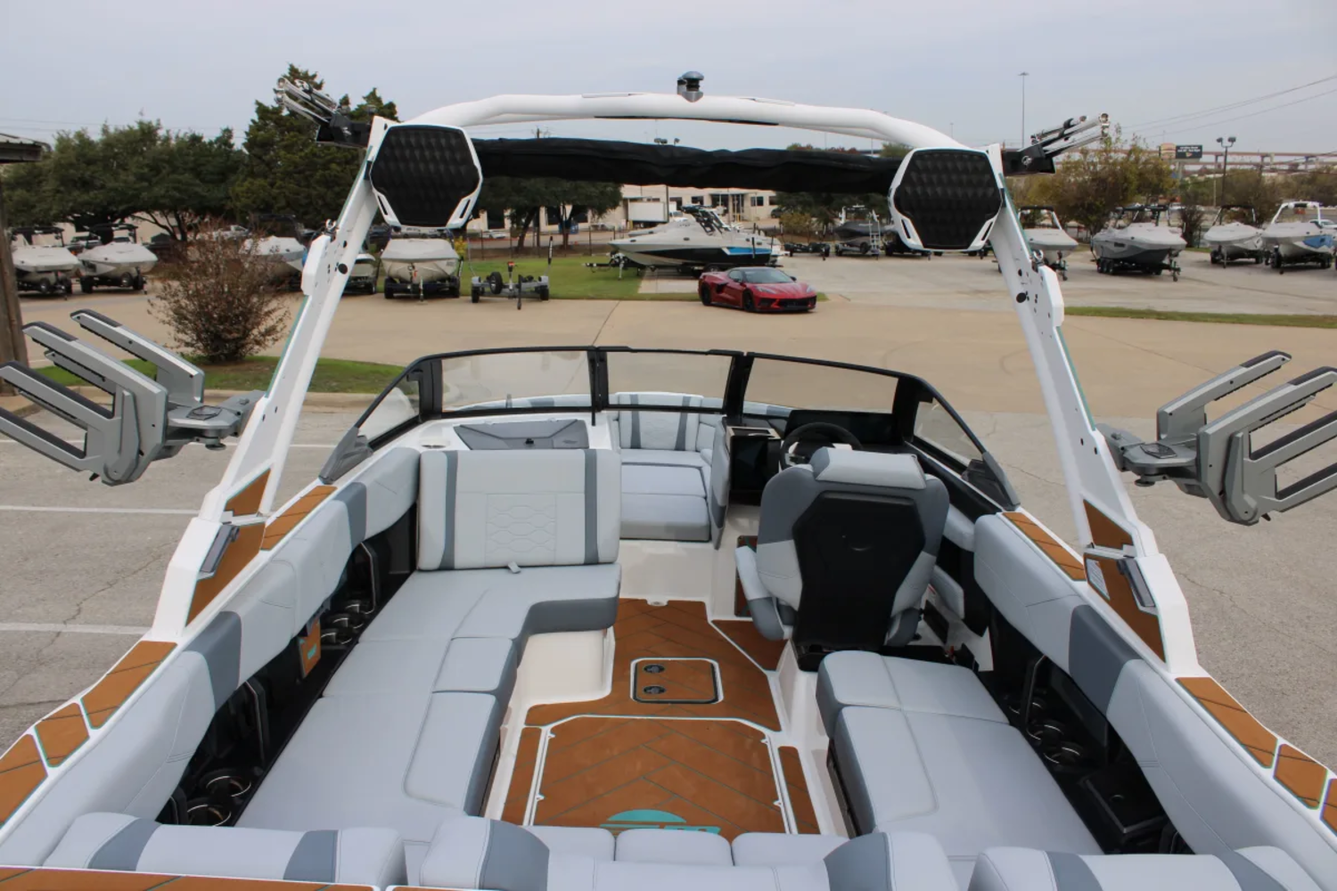 2026 Malibu 23 LSV