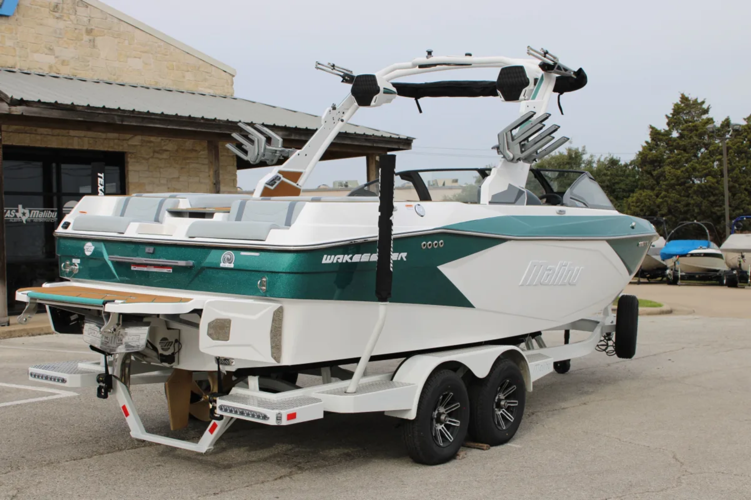 2026 Malibu 23 LSV