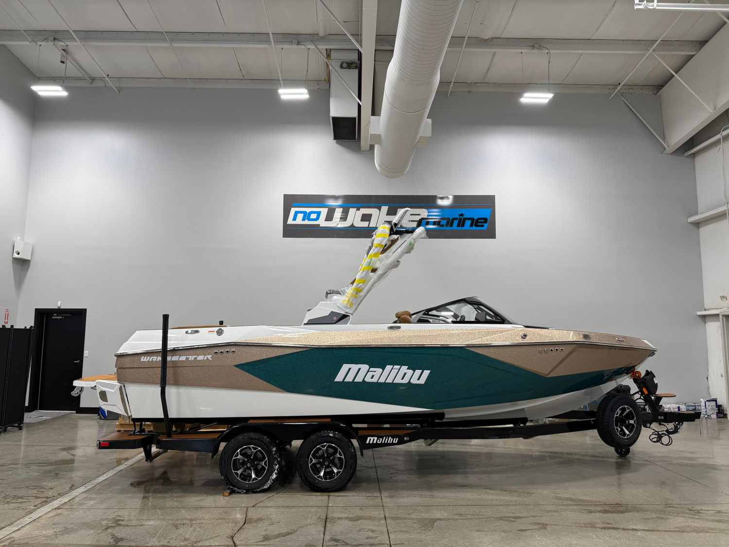 2026 Malibu 23 LSV