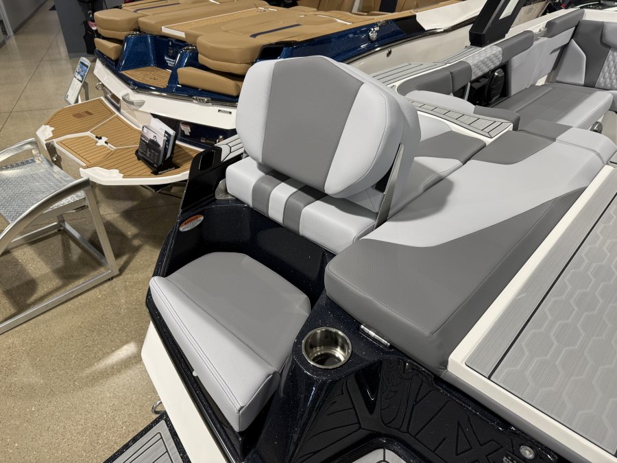 2026-mastercraft-xt23-120553-image8