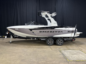 2015 Malibu Boats Wakesetter VLX for sale in Green Lake, Wisconsin