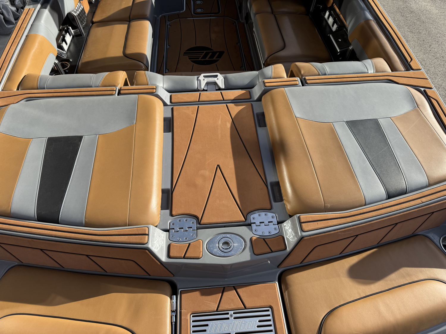 2023 Malibu Boats 23 LSV