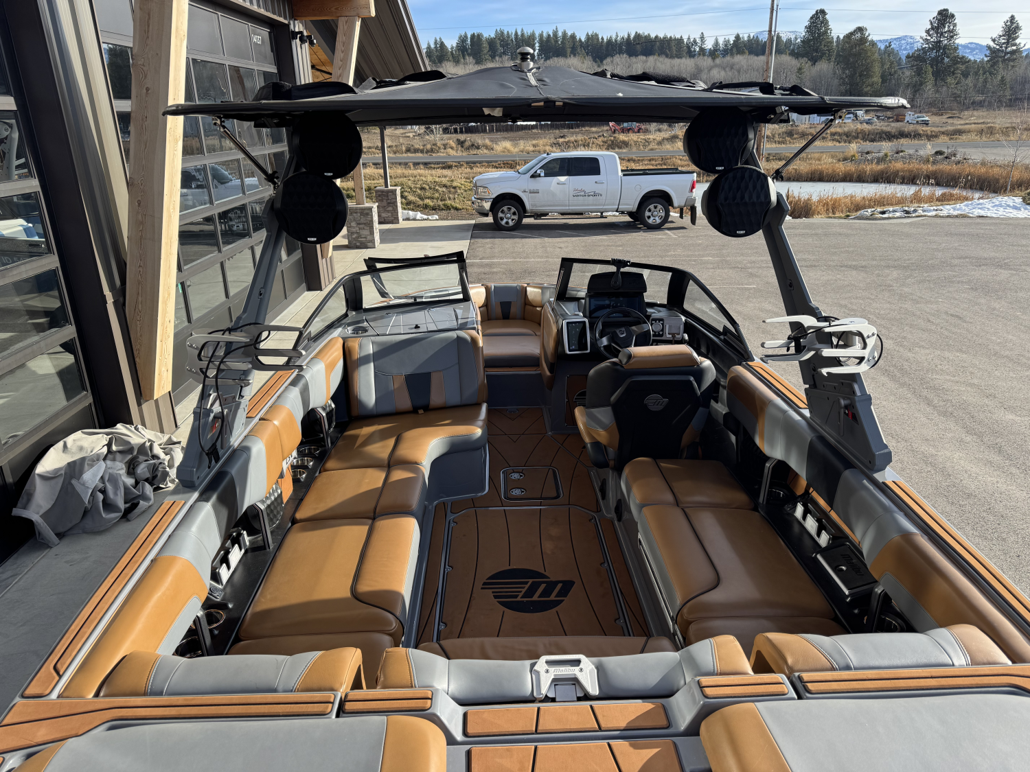 2023 Malibu Boats 23 LSV