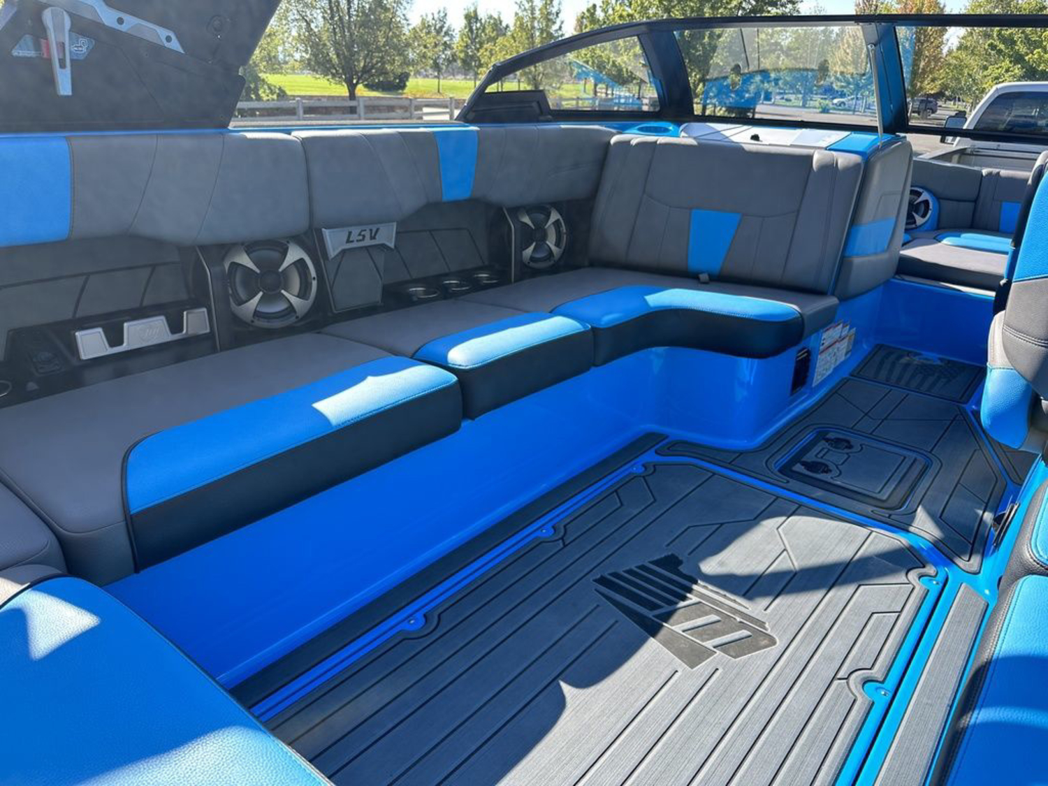 2021 Malibu Boats 23 LSV