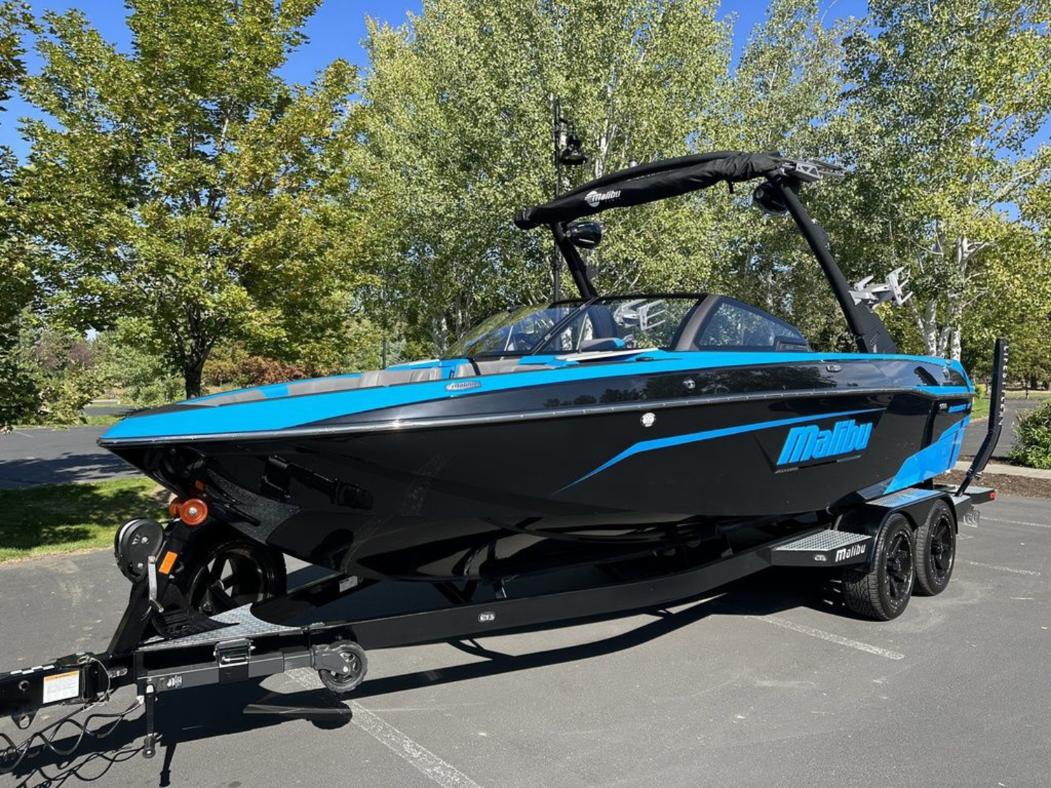 2021 Malibu Boats 23 LSV