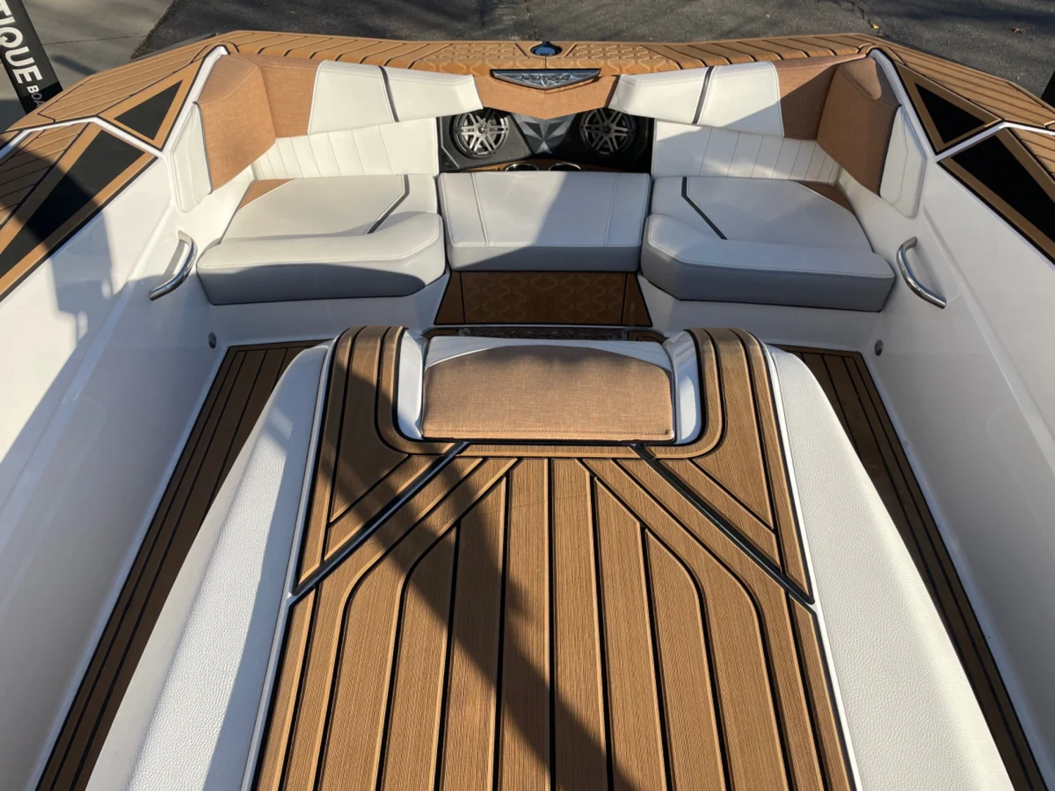 2023 SKI NAUTIQUE W/ZZ6 450HP.  ONLY 84 HOURS.