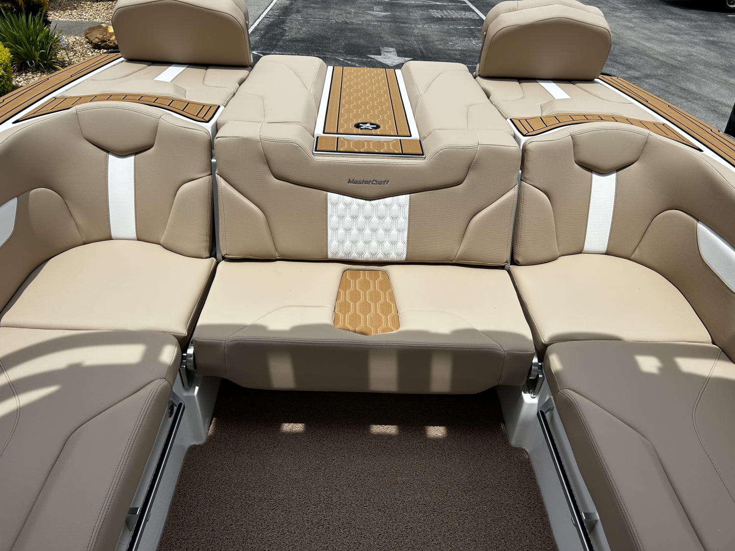 2023 MasterCraft XT24