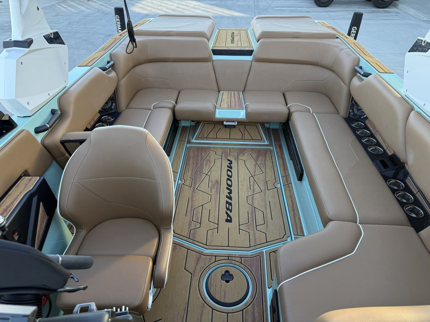2025 MOOMBA Max