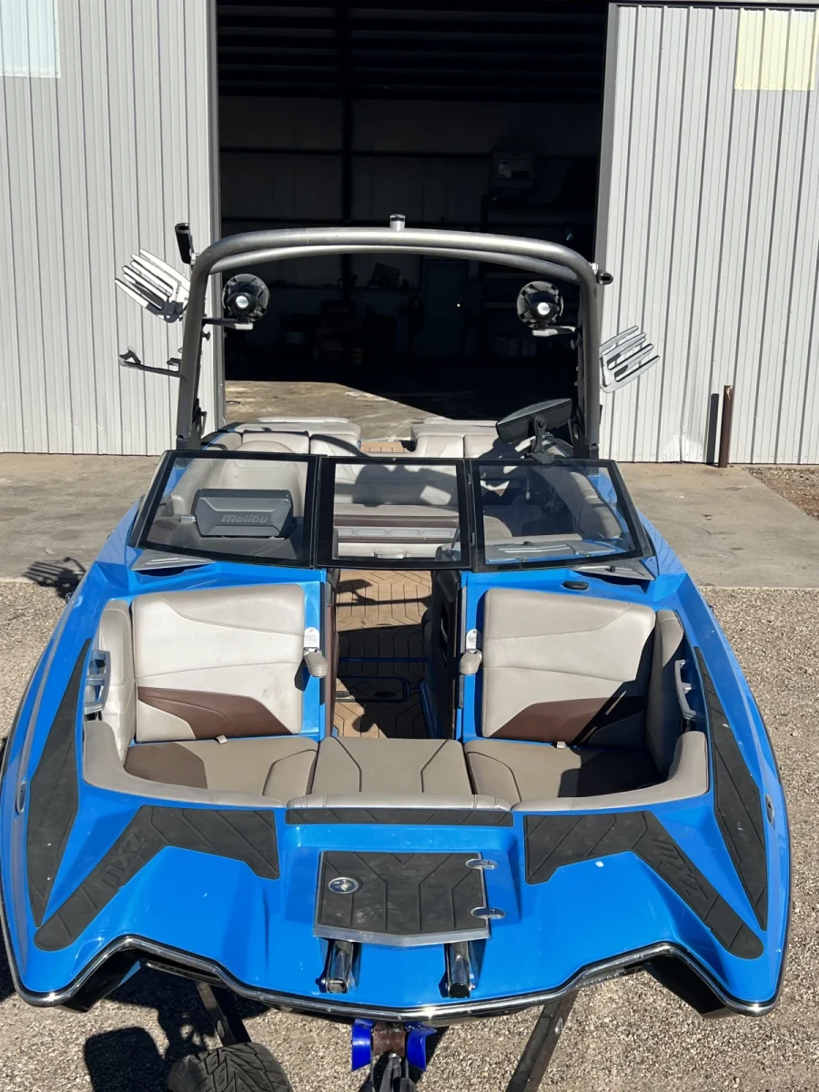 2018-malibu-wakesetter-24-mxz-120851-image3.webp