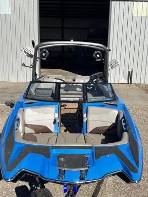 2018-malibu-wakesetter-24-mxz-120851-image3.webp