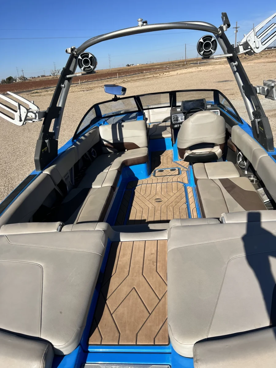 2018-malibu-wakesetter-24-mxz-120851-image4.webp