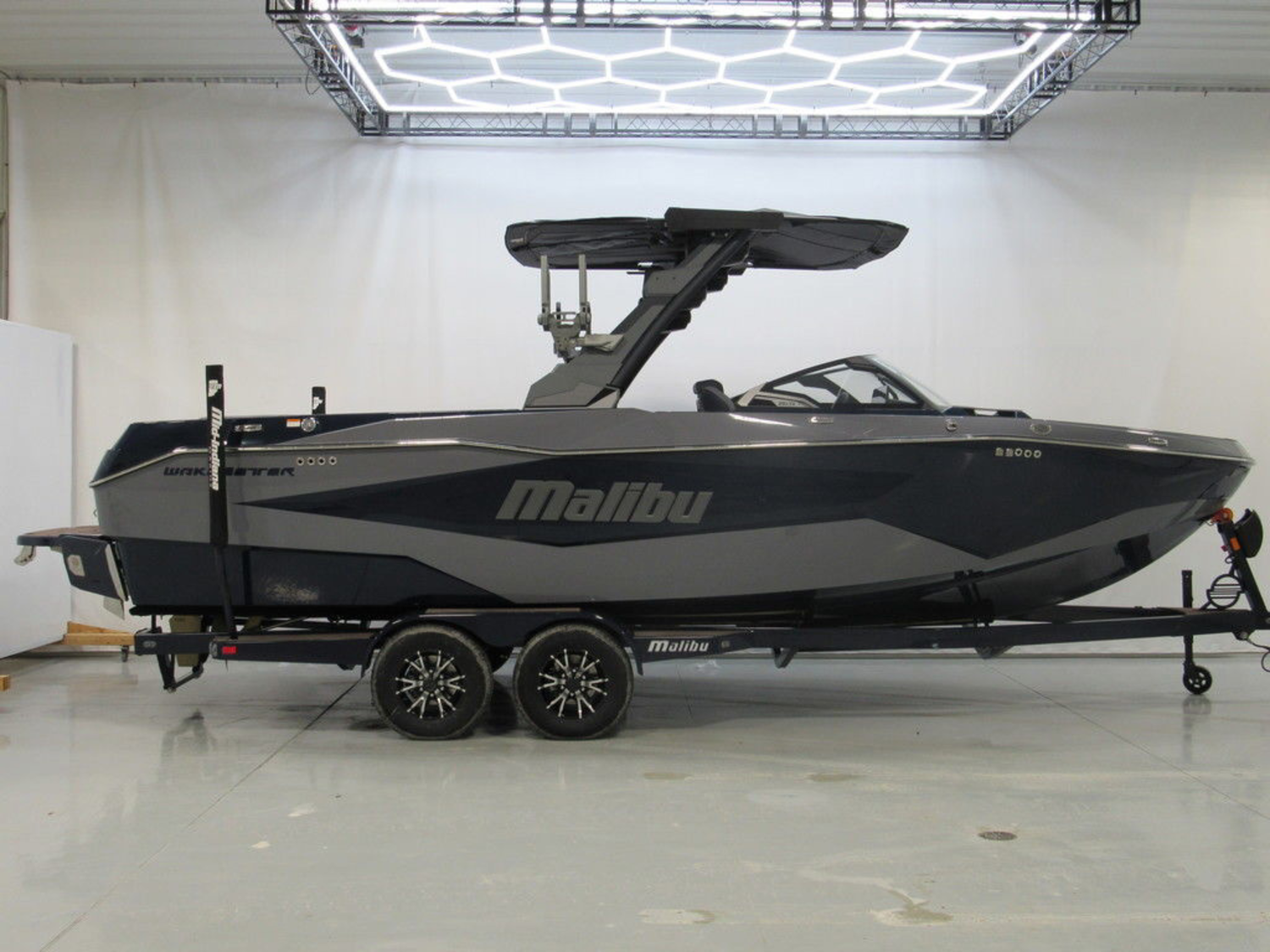 2026 Malibu Boats 25 LSV
