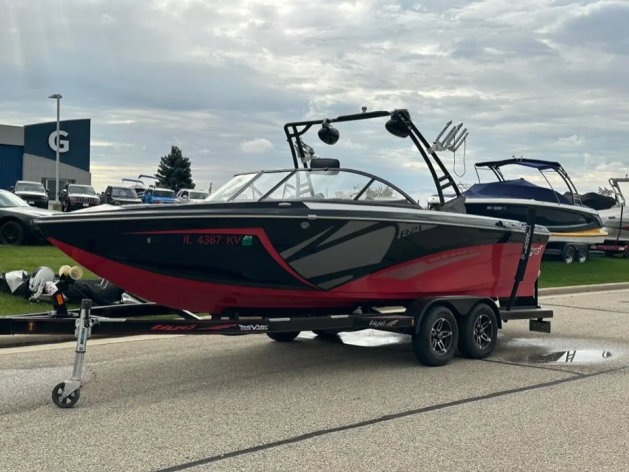 2016 Tige Boats R21 for sale in Darien, Wisconsin