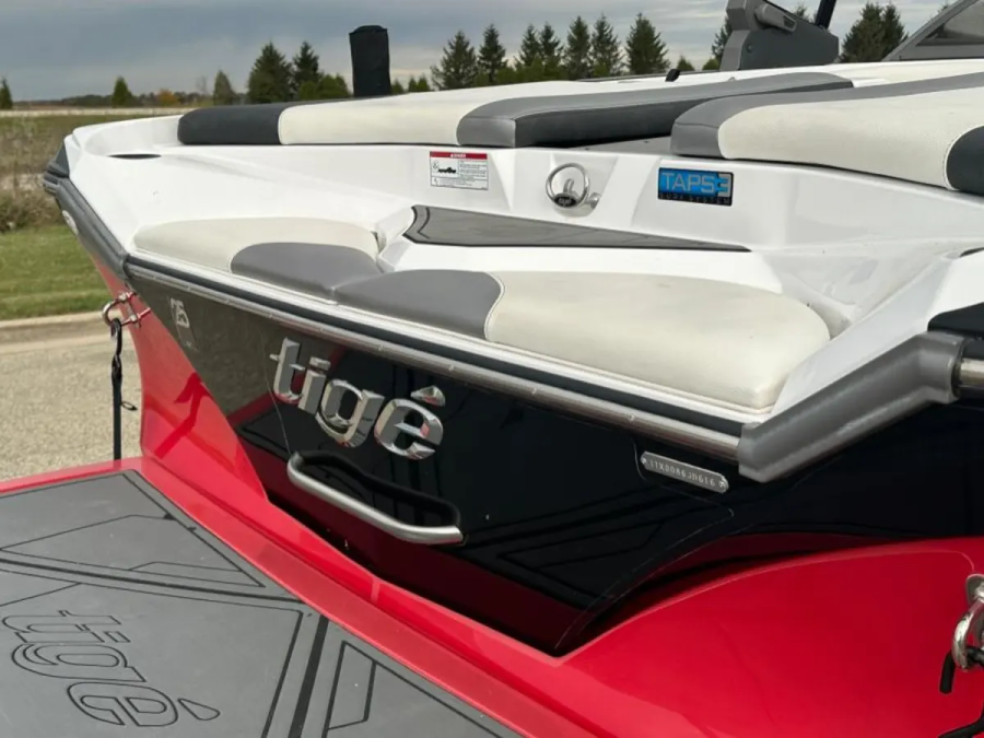 2016 Tige Boats R21 for sale in Darien, Wisconsin