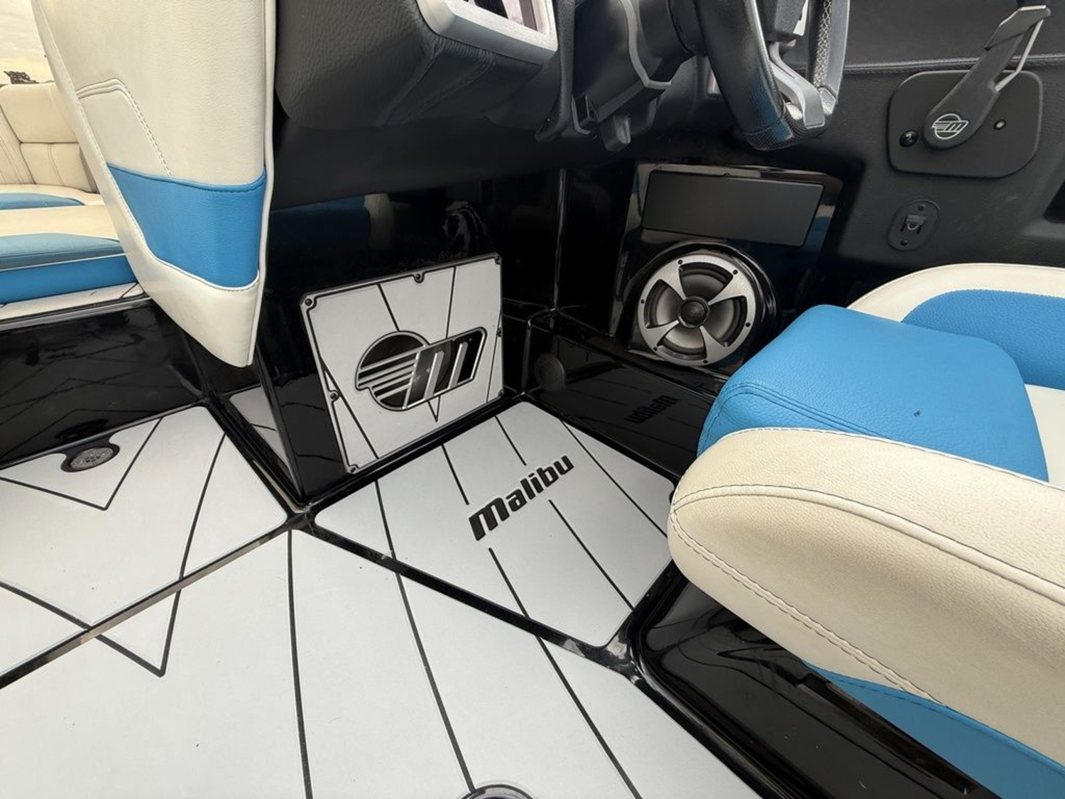 2021 Malibu Boats 23 LSV
