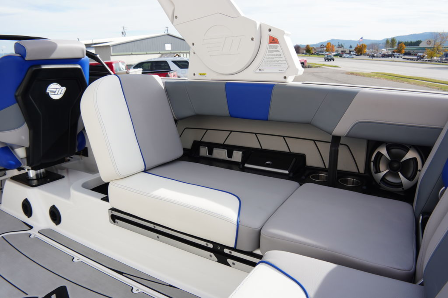 2021 Malibu Boats 23 LSV