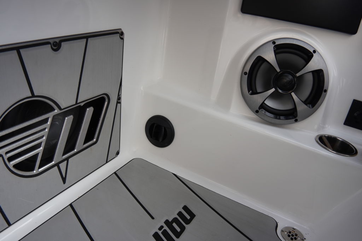 2021 Malibu Boats 23 LSV