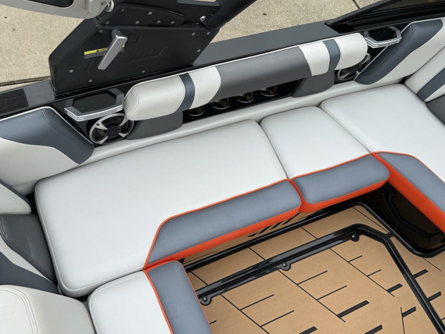 2018 Malibu Boats Wakesetter VLX for sale in HOUSTON, Texas