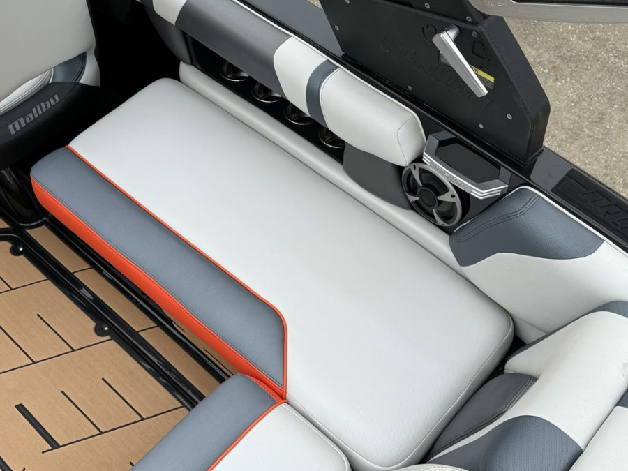 2018 Malibu Boats Wakesetter VLX for sale in HOUSTON, Texas