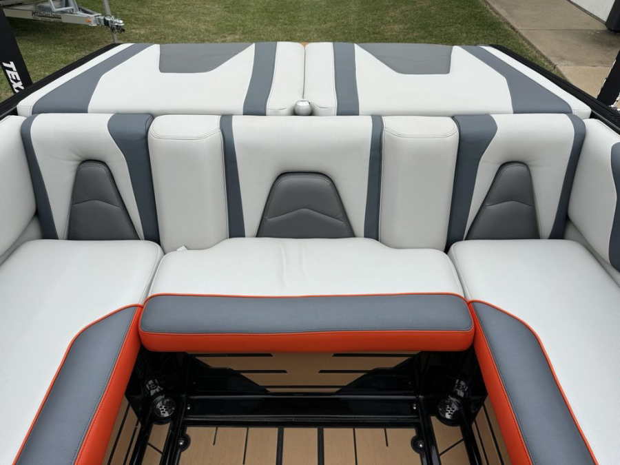 2018 Malibu Boats Wakesetter VLX for sale in HOUSTON, Texas