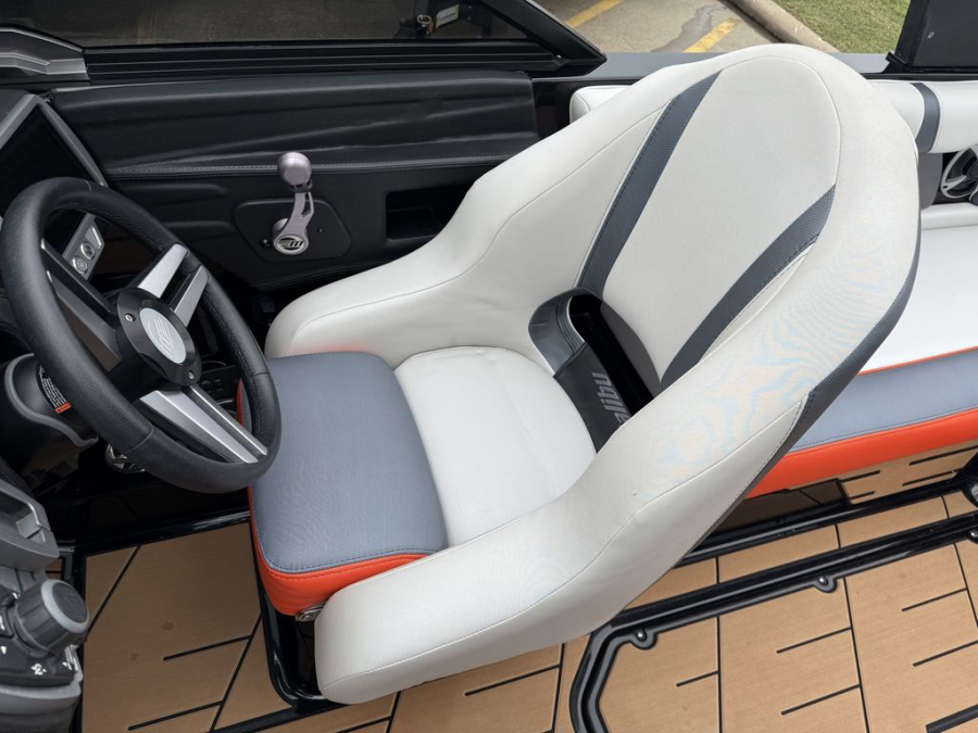 2018 Malibu Boats Wakesetter VLX for sale in HOUSTON, Texas