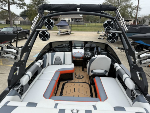 2018 Malibu Boats Wakesetter VLX for sale in HOUSTON, Texas