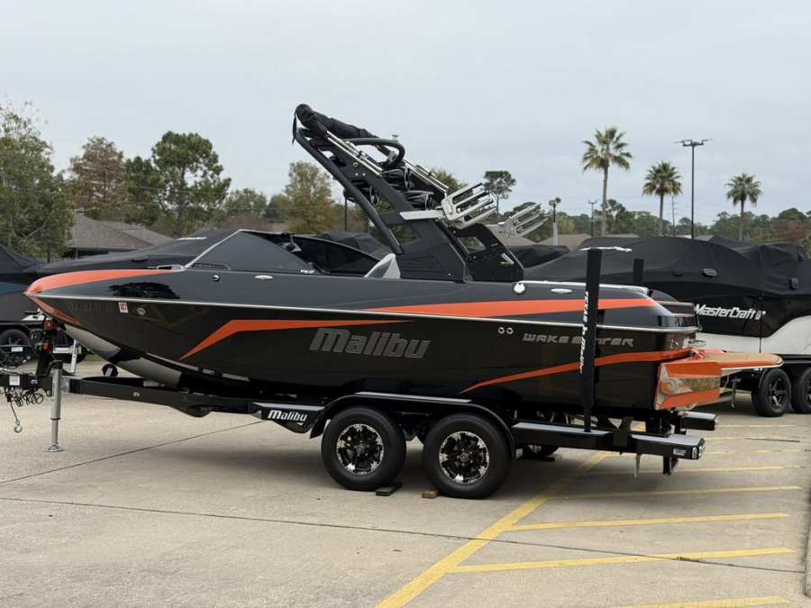 2018 Malibu Boats Wakesetter VLX for sale in HOUSTON, Texas
