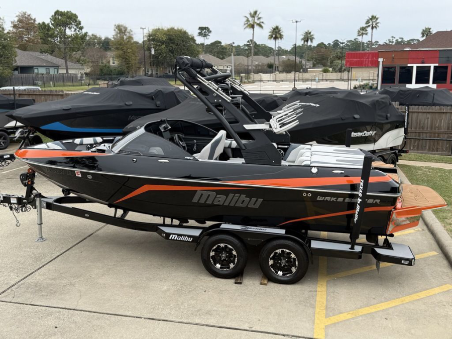 2018 Malibu Boats Wakesetter VLX for sale in HOUSTON, Texas