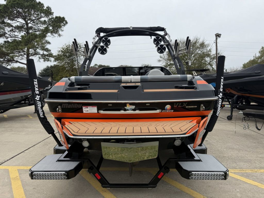 2018 Malibu Boats Wakesetter VLX for sale in HOUSTON, Texas