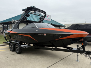 2018 Malibu Boats Wakesetter VLX for sale in HOUSTON, Texas